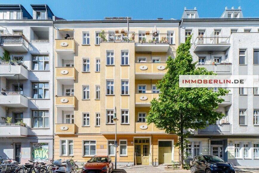 IMMOBERLIN.DE - Behagliche Altbauwohnung mit ruhigem Balkon in schöner Kiezlage – Berlin – Vorschaubild 2