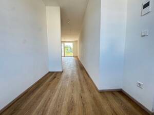 Stilvoll wohnen mit Weitblick: Großzügige Etagenwohnung mit Loggia und moderner Einbauküche – 89231 Neu-Ulm – Vorschaubild 9
