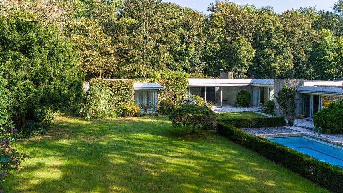 Sehr gepflegter Bungalow mit Einlieger-Wohnung & Pool auf gut eingewachsenem Grundstück in Hahnwald – 50996 Köln – Bild 1 von 9