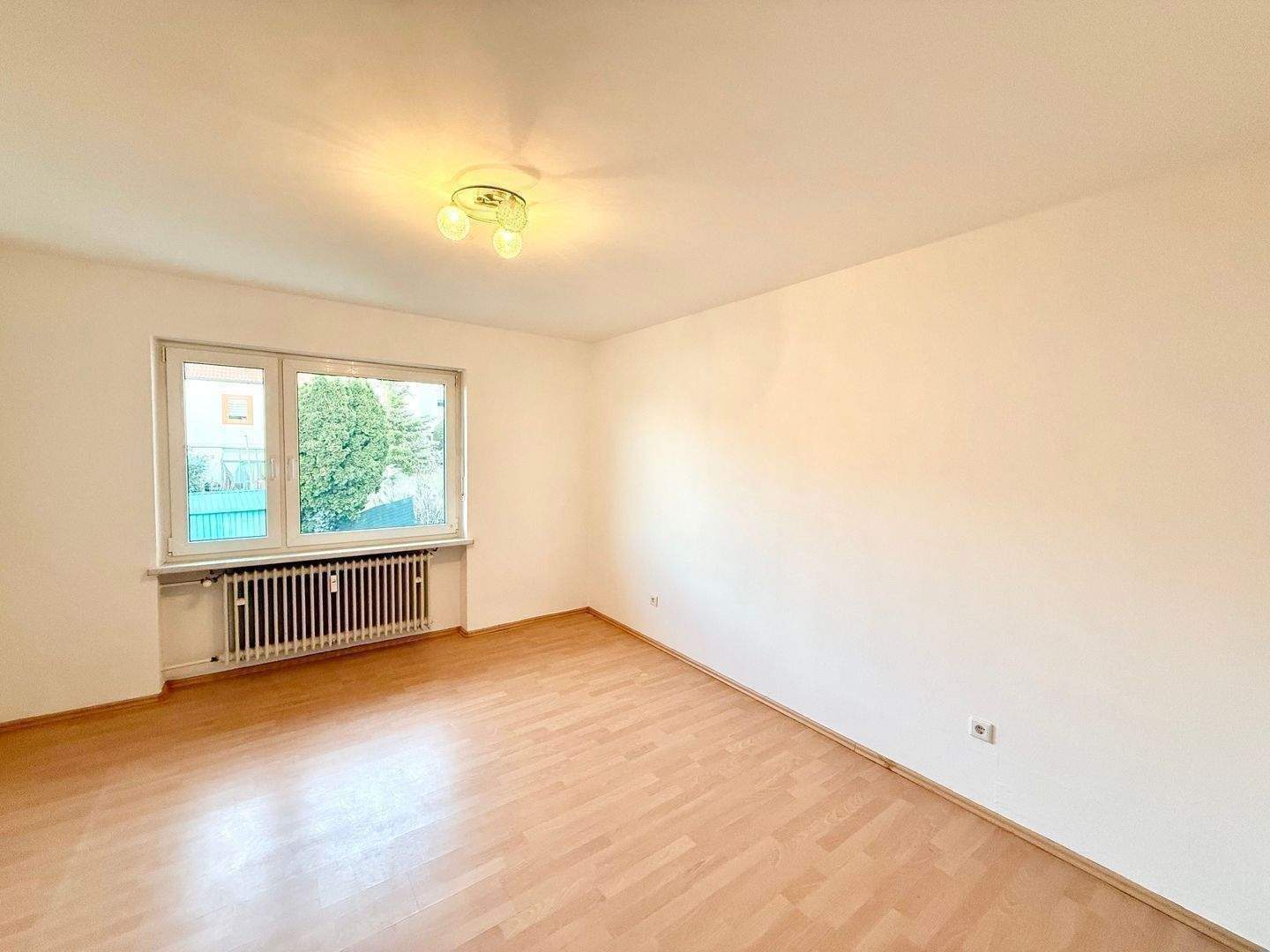 Ohne Provision & sofort bezugsfähig! Schöne 4-Zimmer-Wohnung mit netter Südwestloggia & ca. 86,6 qm im 1.Stock – Dietersheim – Vorschaubild 6