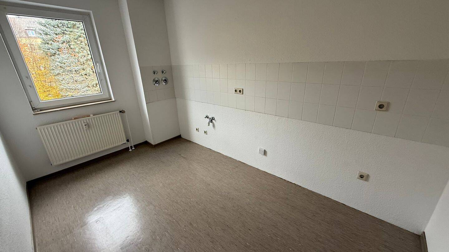 3. OG mit Lift - Süd-Balkon - NEUES Laminat - Lift + TG-Stellplatz – Chemnitz – Vorschaubild 6