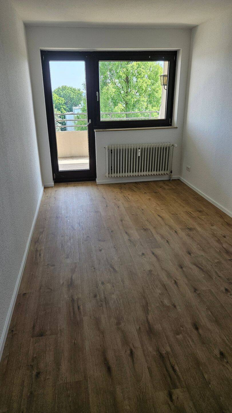 NEU RENOVIERT ZUM EINZUG! 2-Raum-Wohnung mit Balkon in der 7. Etage – Bremen – Vorschaubild 8
