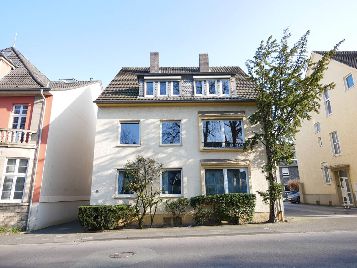 Modernisierte 3-Zimmer-Wohnung mit Balkon in zentraler Lage