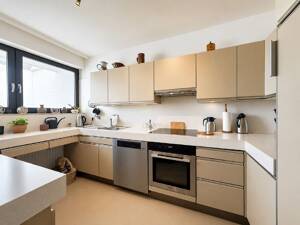 Premiumlage in Mainz-Laubenheim mit traumhaftem Fernblick - Großzügiges Einfamilienhaus mit Terrasse, Balkon und hübschem Garten – 55130 Mainz – Vorschaubild 7