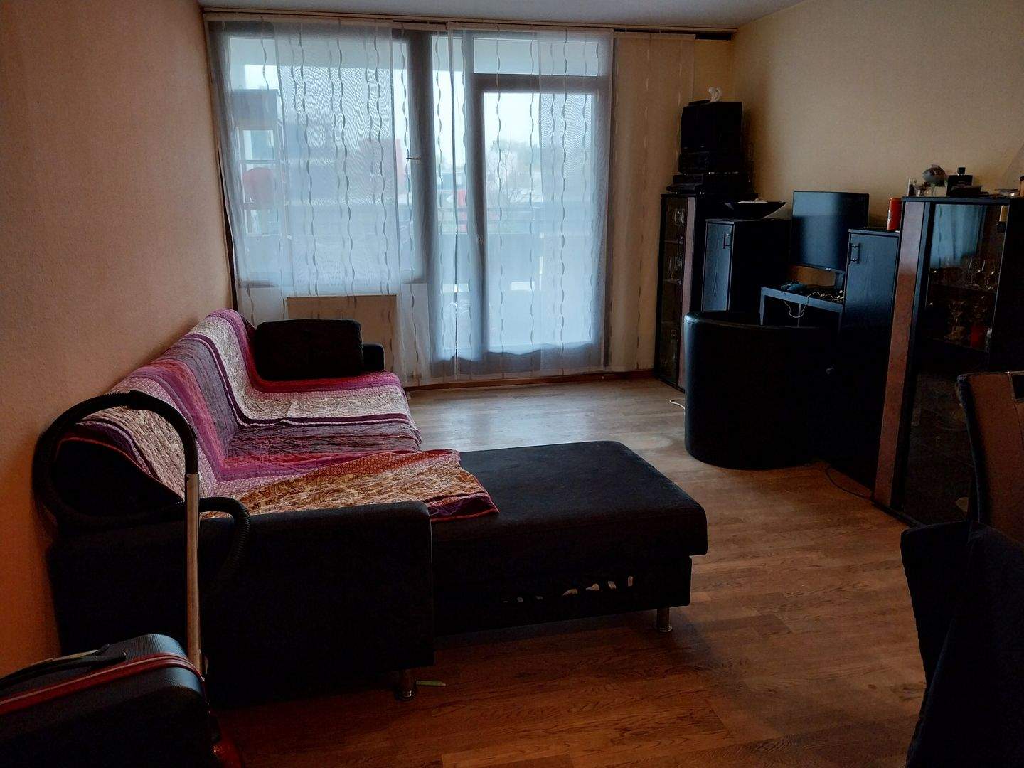 Freundliche, möblierte 2 Zimmer Wohnung mit Loggia in grüner Umgebung – Nürnberg – Vorschaubild 2
