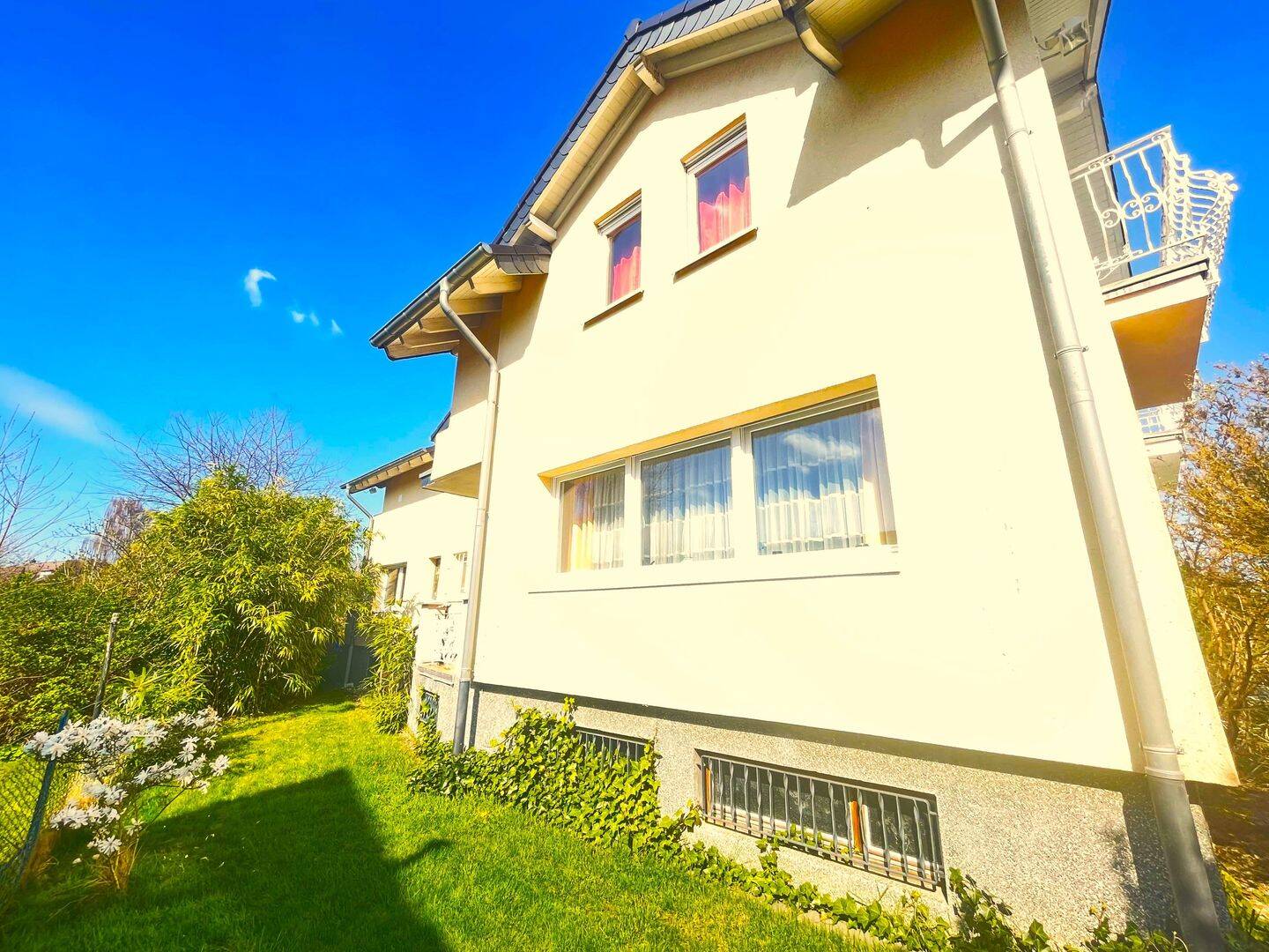 Ihre Traumimmobilie? Perfekt durchdachtes, licht durchflutetes 4-Zimmer-Einfamilienhaus mit Garten in Bonn-Holzlar – Bonn – Vorschaubild 2