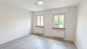 Sanierter Altbau mit Küche, Balkon und zwei Badezimmern – 91058 Erlangen – Vorschaubild 3