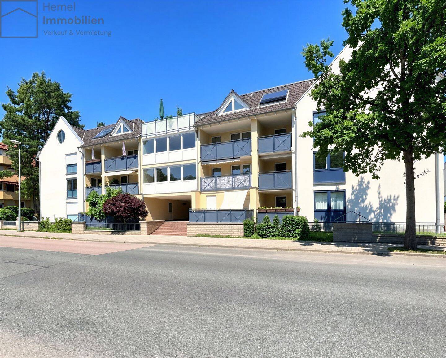 Vermietete 4-Zimmer-Wohnung mit Balkon und PKW Stellplatz