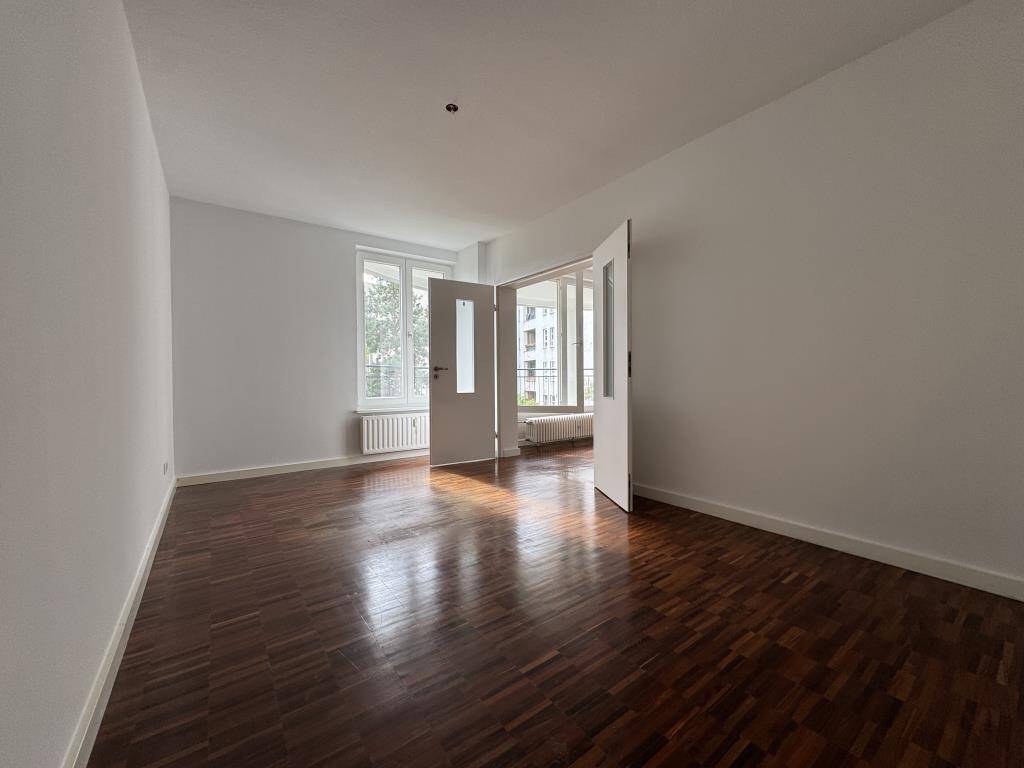 Zuhause mit Charakter: außergewöhnlicher Grundriss, warme Atmosphäre & Balkon zum grünen Innenhof – Berlin – Vorschaubild 4