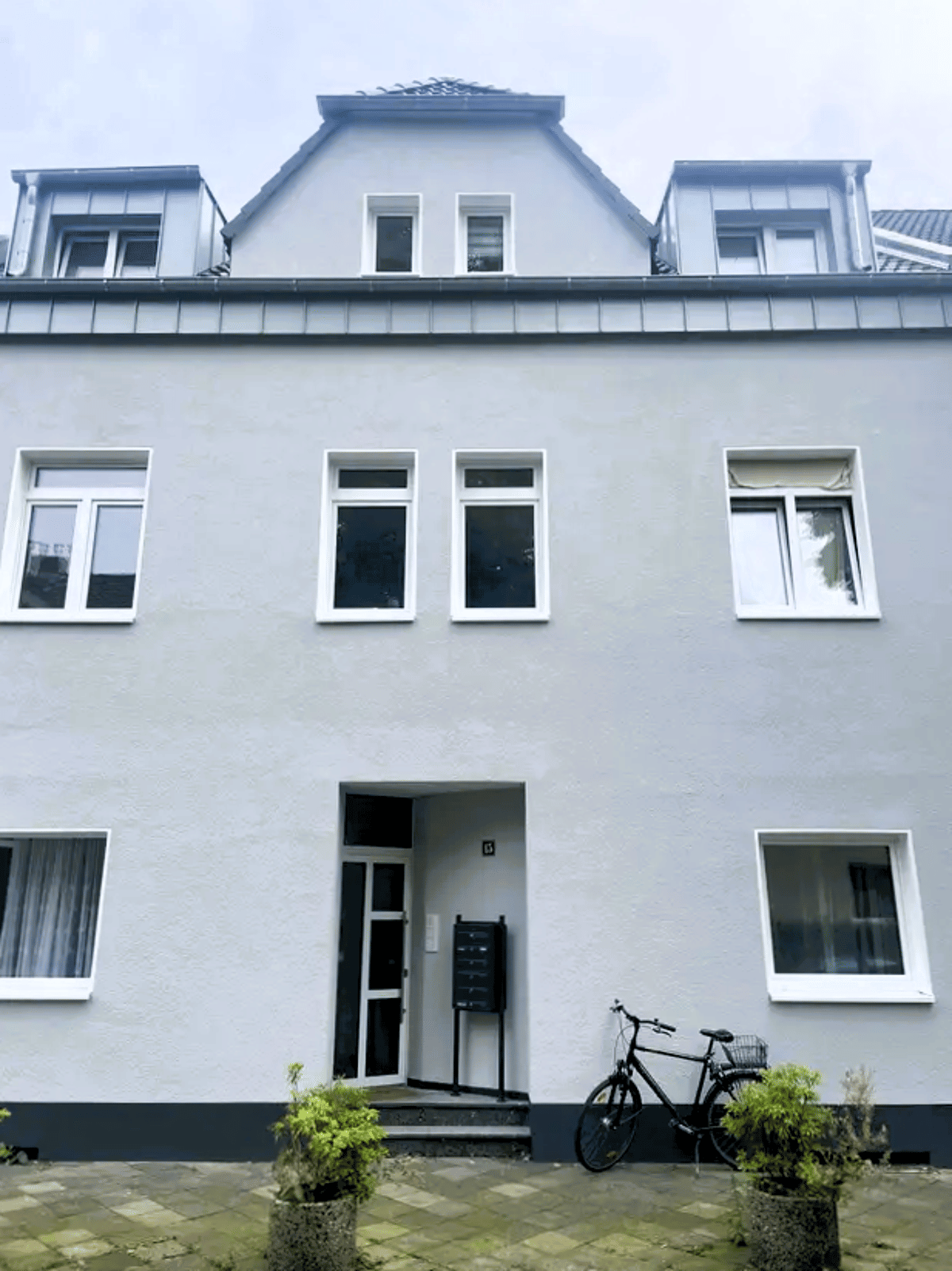 Moderne 2-Zimmer-Wohnung mit Gartenblick - Ruhiges Wohnen in Top-Lage – 40489 Düsseldorf – Bild 1 von 7