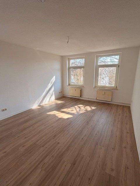 Gemütliche 4-Raum Wohnung mit nagelneuem Vinylfußboden und Einbauküche. – Magdeburg – Vorschaubild 8