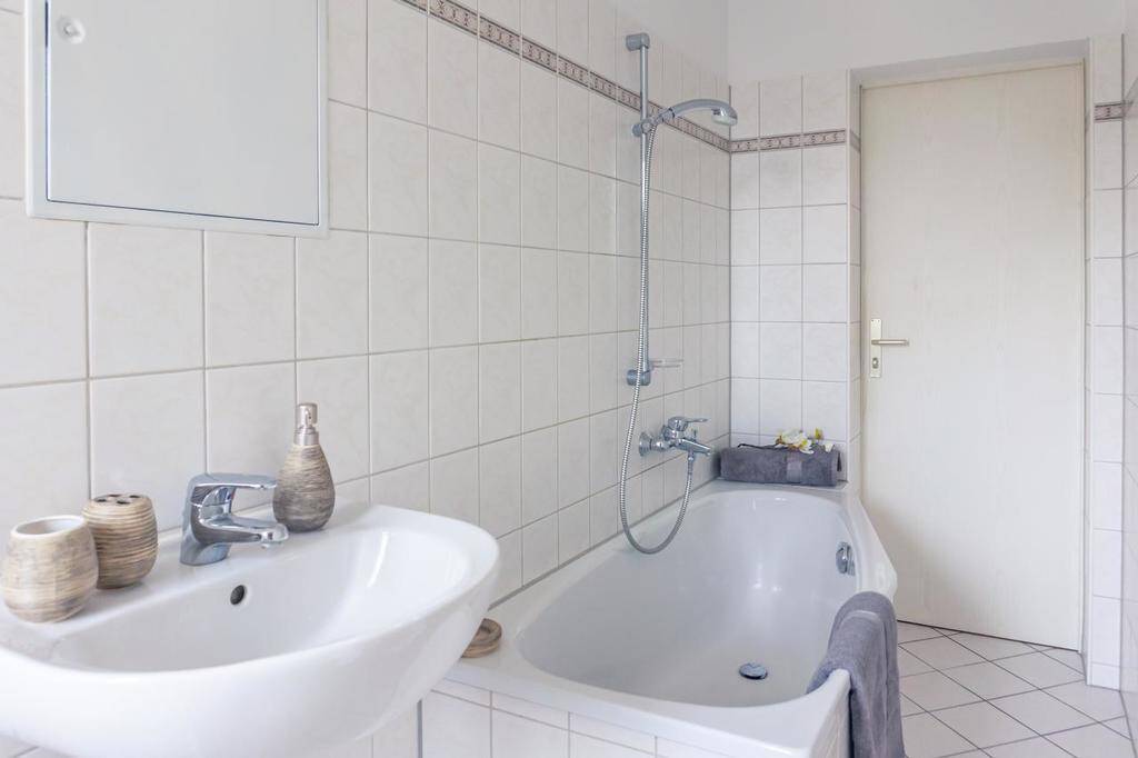 2-Raum-Erdgeschosswohnung mit Balkon – Chemnitz – Vorschaubild 2