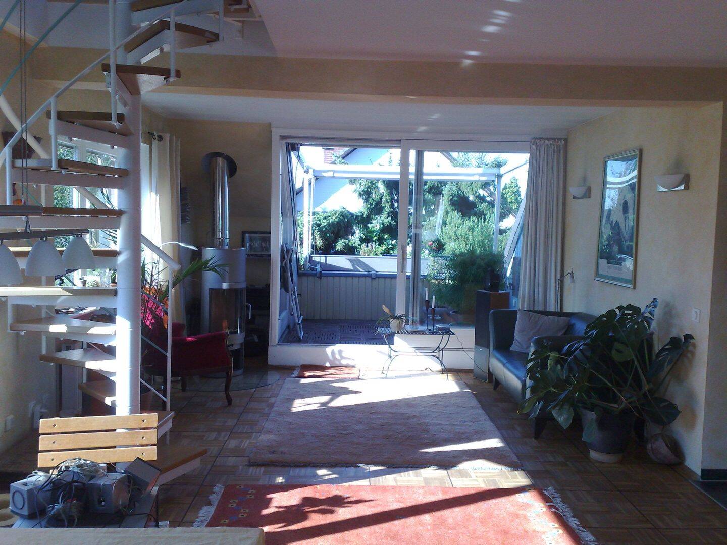 Stilvolle, sanierte 2,5 Zimmer-Maisonette Wohnung mit kleiner Terrasse, Sauna, Kaminofen und Einbauk