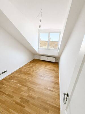 Erstbezug nach Dachausbau: Helle 2-Zimmer-Wohnung mit Einbauküche und Balkon – 90429 Nürnberg – Vorschaubild 5