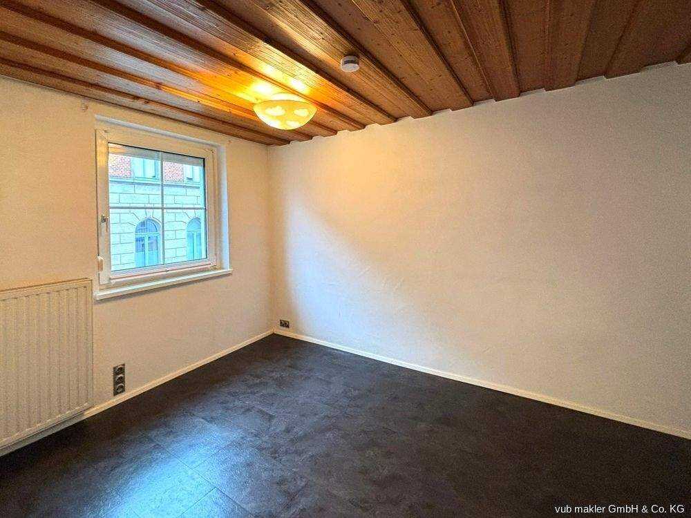 Reihenmittelhaus in zentraler Lage von Naila bietet ein großzügiges Zuhause – Naila – Vorschaubild 8