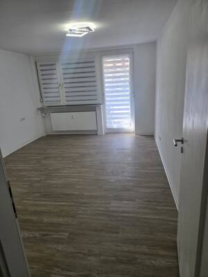Moderne 2-Zimmer-Wohnung mit Balkon, Einbauküche & Tiefgaragenstellplatz – 70327 Stuttgart – Vorschaubild 4