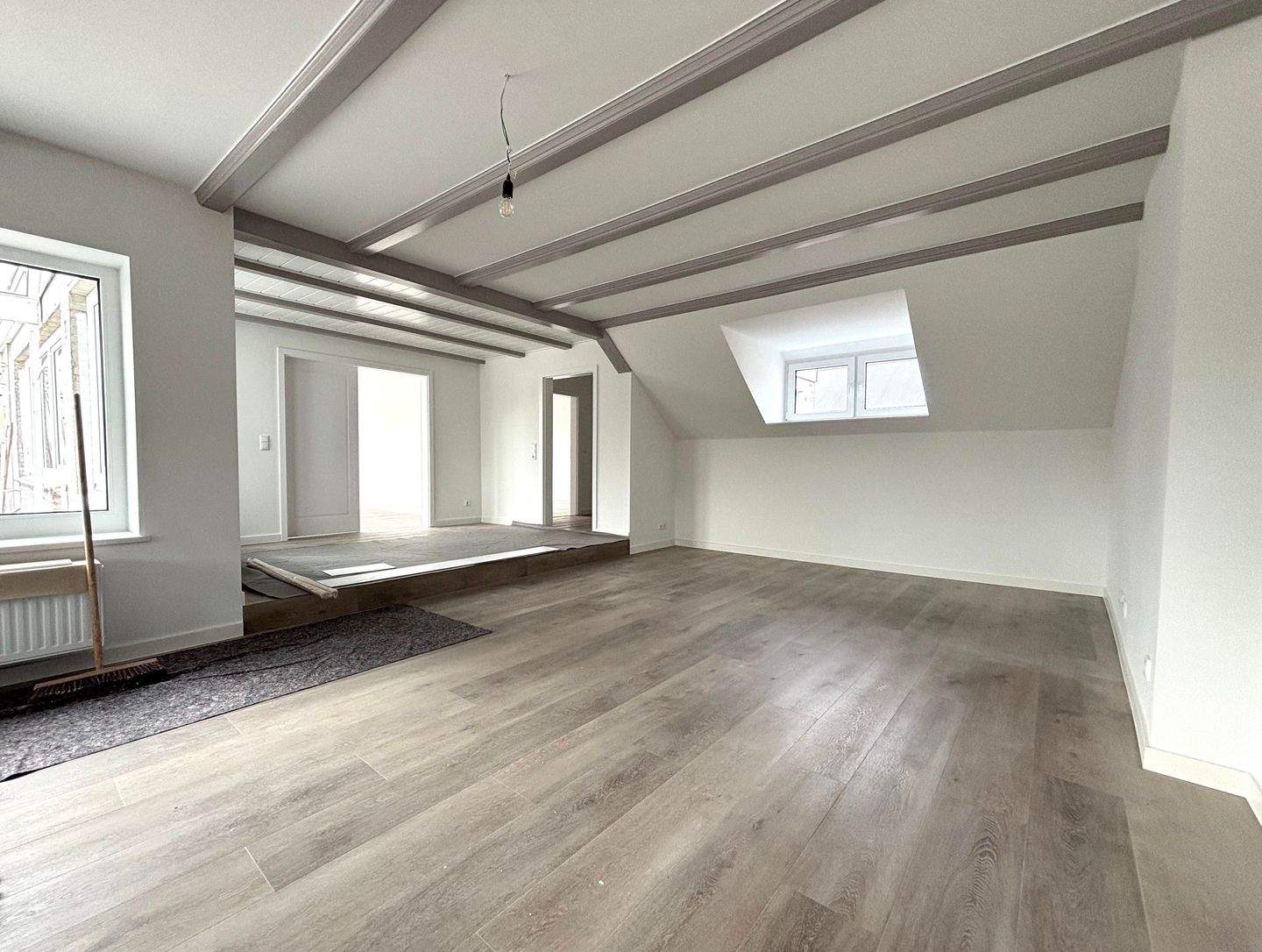 Ein Zuhause, das man erlebt haben muss - Einzigartige 305m² im Herzen von Bad Bramstedt. – Bad Bramstedt – Vorschaubild 5