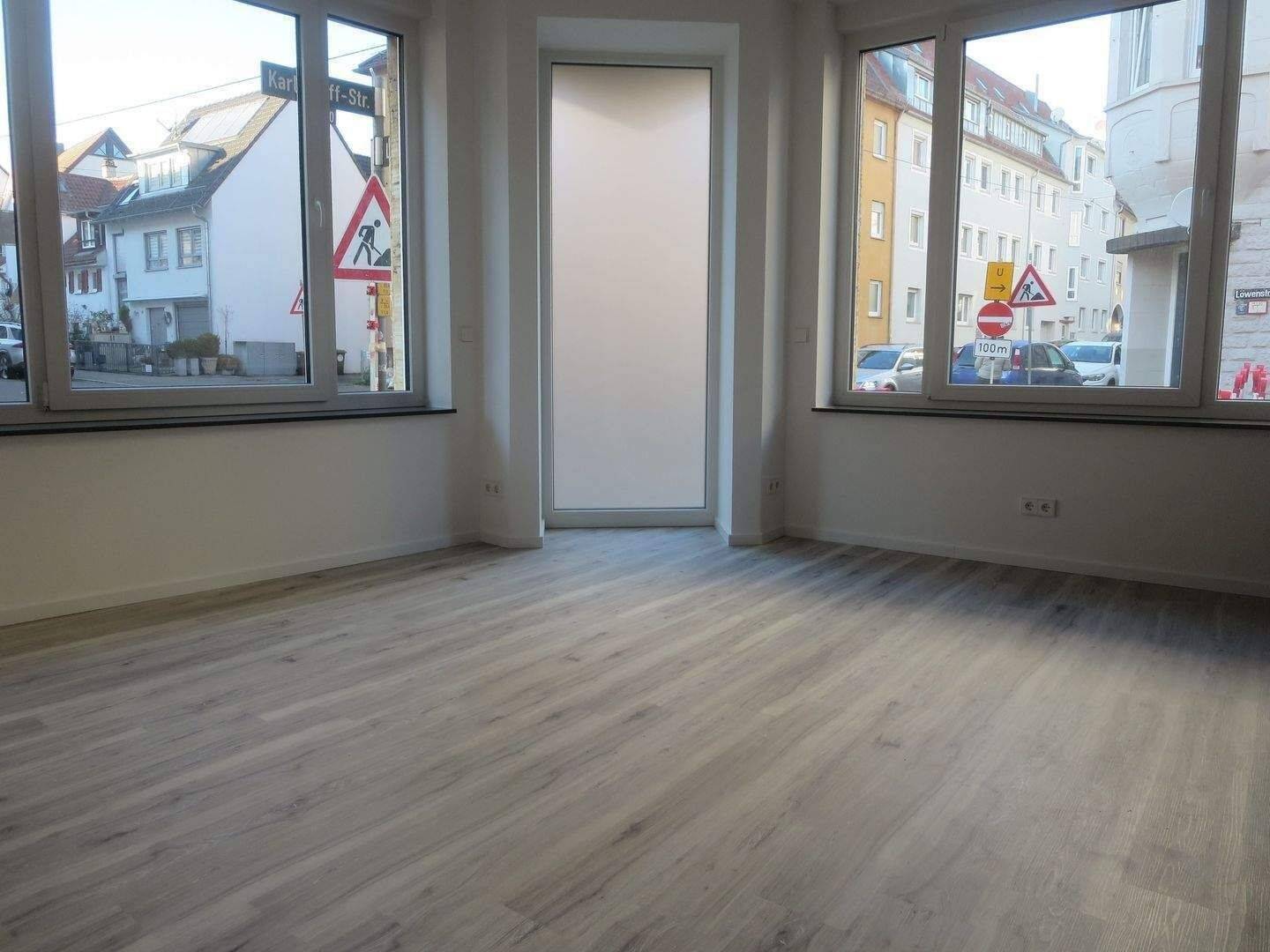 aufwendig kernsanierte 2-Zimmer-Erdgeschoss-Wohnung mit repräsentativer Einbauküche (hochmodernes Bad, Fußbodenheizung, etc.) – Stuttgart – Vorschaubild 4