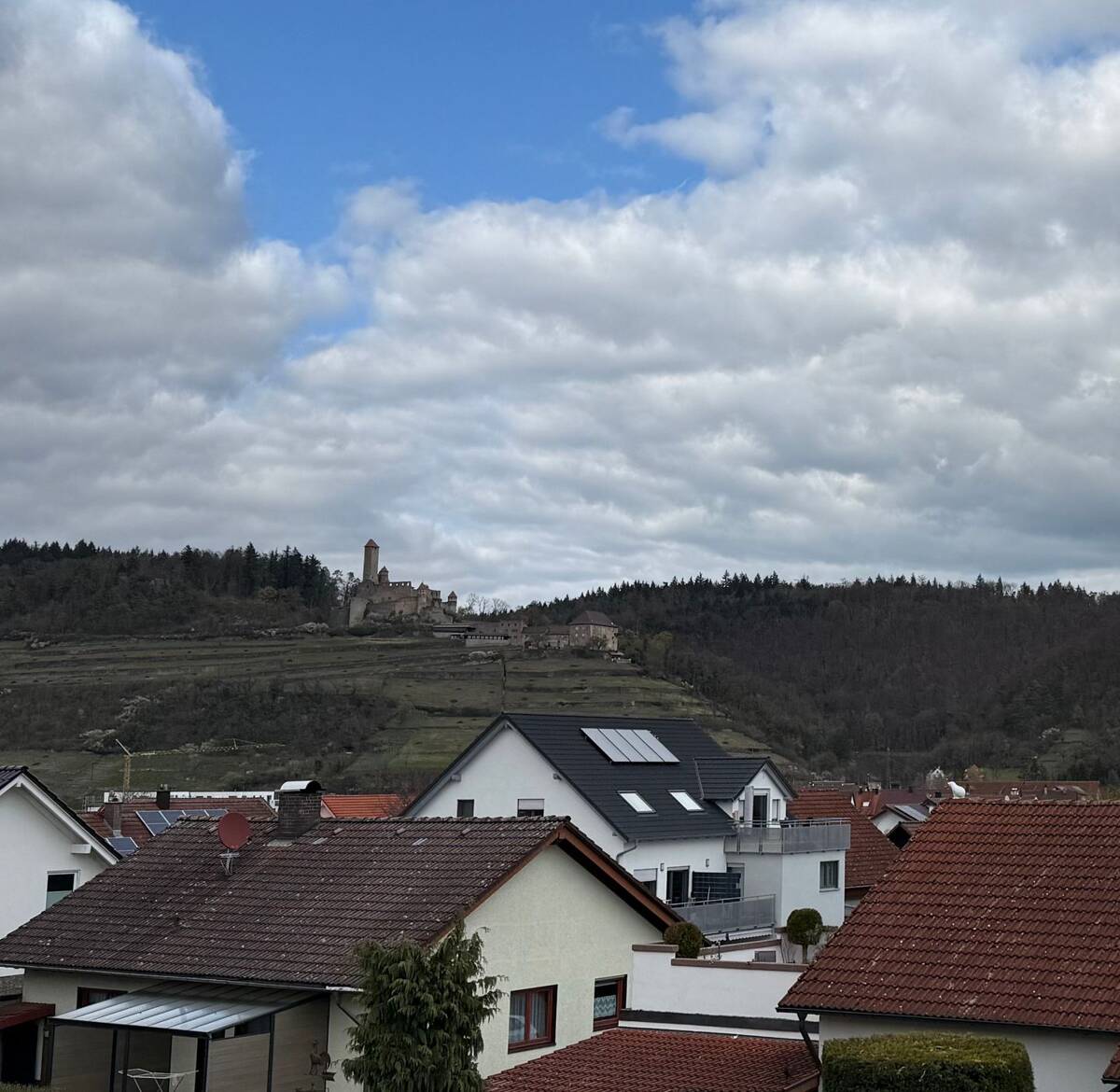 ERSTBEZUG | NEUBAU 4-Zimmer-Wohnung mit Terrasse & Küche – 74855 Haßmersheim – Bild 1 von 8