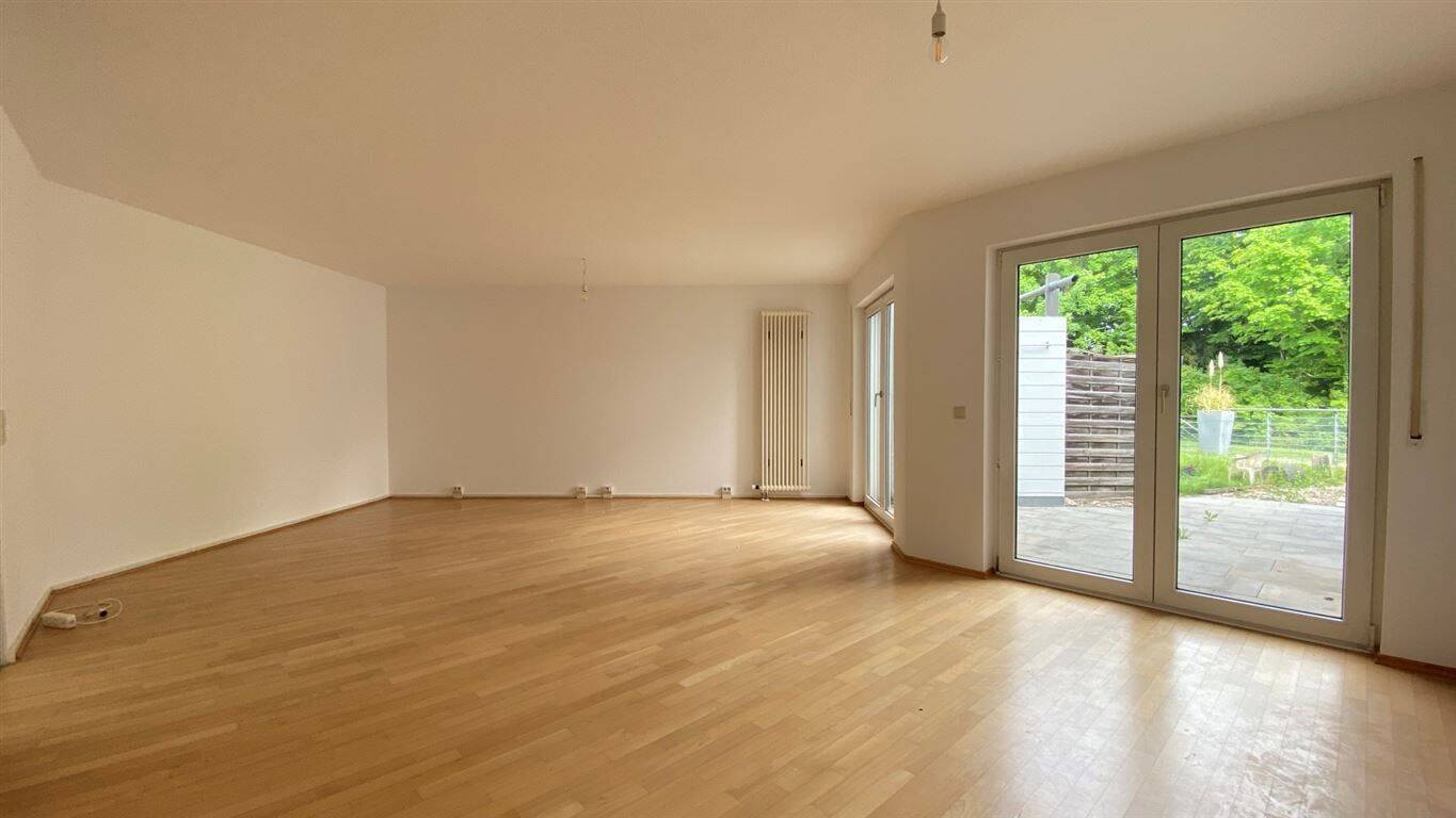 MODERNISIERTES RMH MIT TERRASSE UND TG-STELLPLATZ IN BELIEBTER LAGE AM GALGENBERG – Ulm – Vorschaubild 9