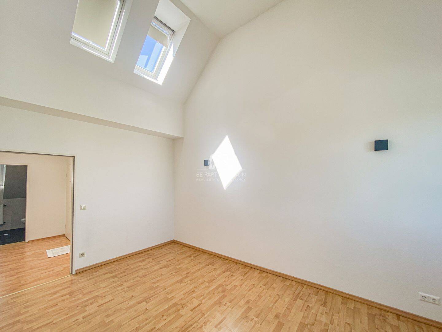 MOABIT AT IT'S BEST! SUPERHELLE & SCHÖNE DACHGESCHOSSWOHNUNG MIT TERRASSE & AUFZUG! PROVISIONSFREI! – Berlin – Vorschaubild 8