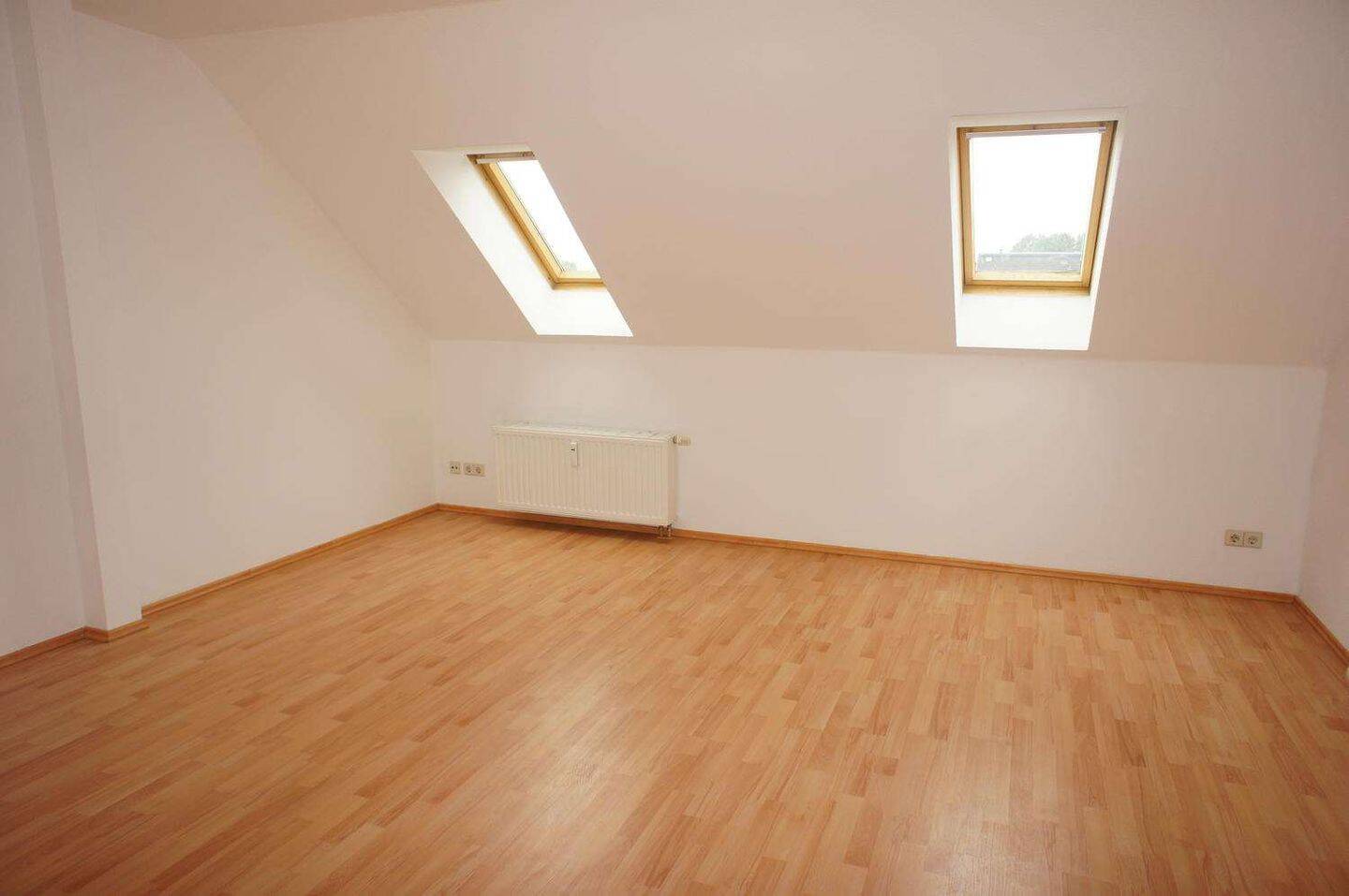 Traumwohnung in ruhiger Lage - im Dachgeschoss - frei ab 1.6.26 – Chemnitz – Bild 1 von 6