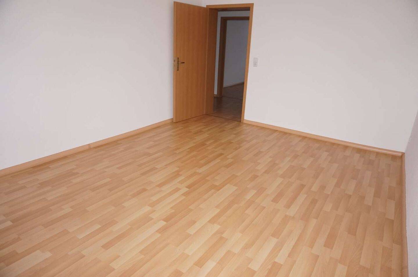 ! TOP Whg. frei ab 1.7.26 - im 3. OG und mit Balkon ! – Chemnitz – Vorschaubild 2