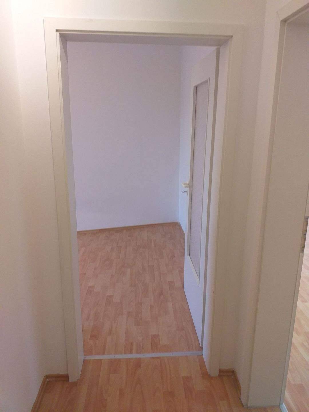 Nürnberg Nord: helle 2-Zimmer DG-Wohnung mit Balkon, Singleküche, Duschbad mit Fenster - vermietet zur Kapitalanlage – Nürnberg – Vorschaubild 8