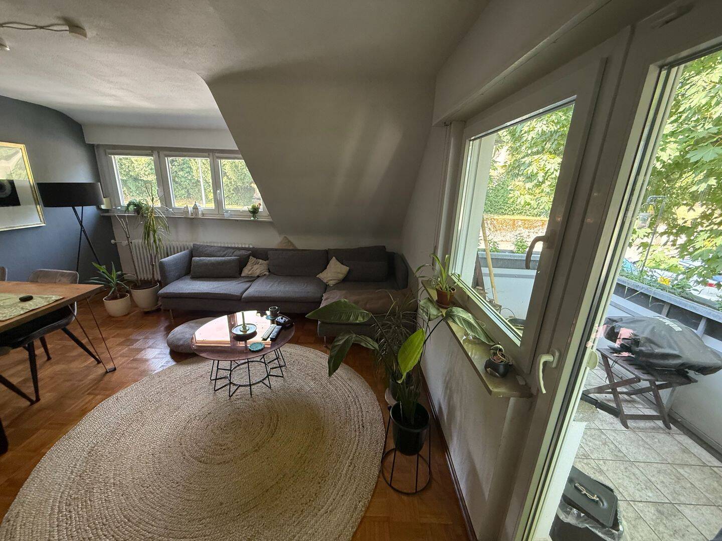 * Halbhöhenlage in S-Wangen * Attraktives 3-FH mit Garage + Stpl. + Garten + Balkon/Terrassen * – Stuttgart – Vorschaubild 2