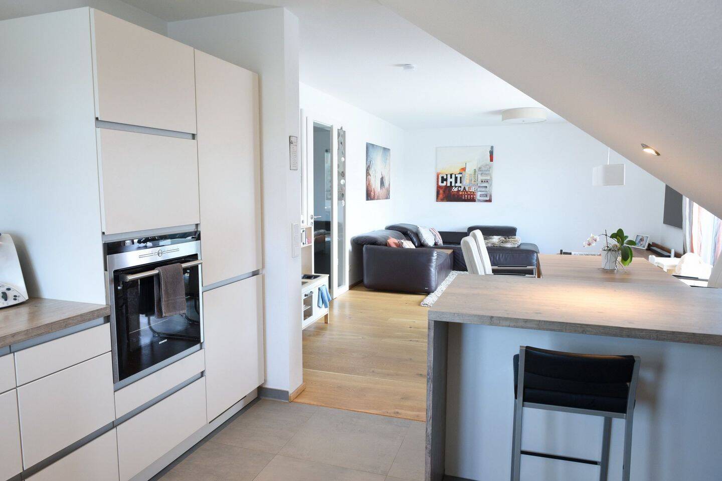 Neuwertige große Dachgeschosswohnung in Toplage mit Südbalkon – 85049 Ingolstadt (Altes Westviertel) – Ingolstadt – Vorschaubild 5