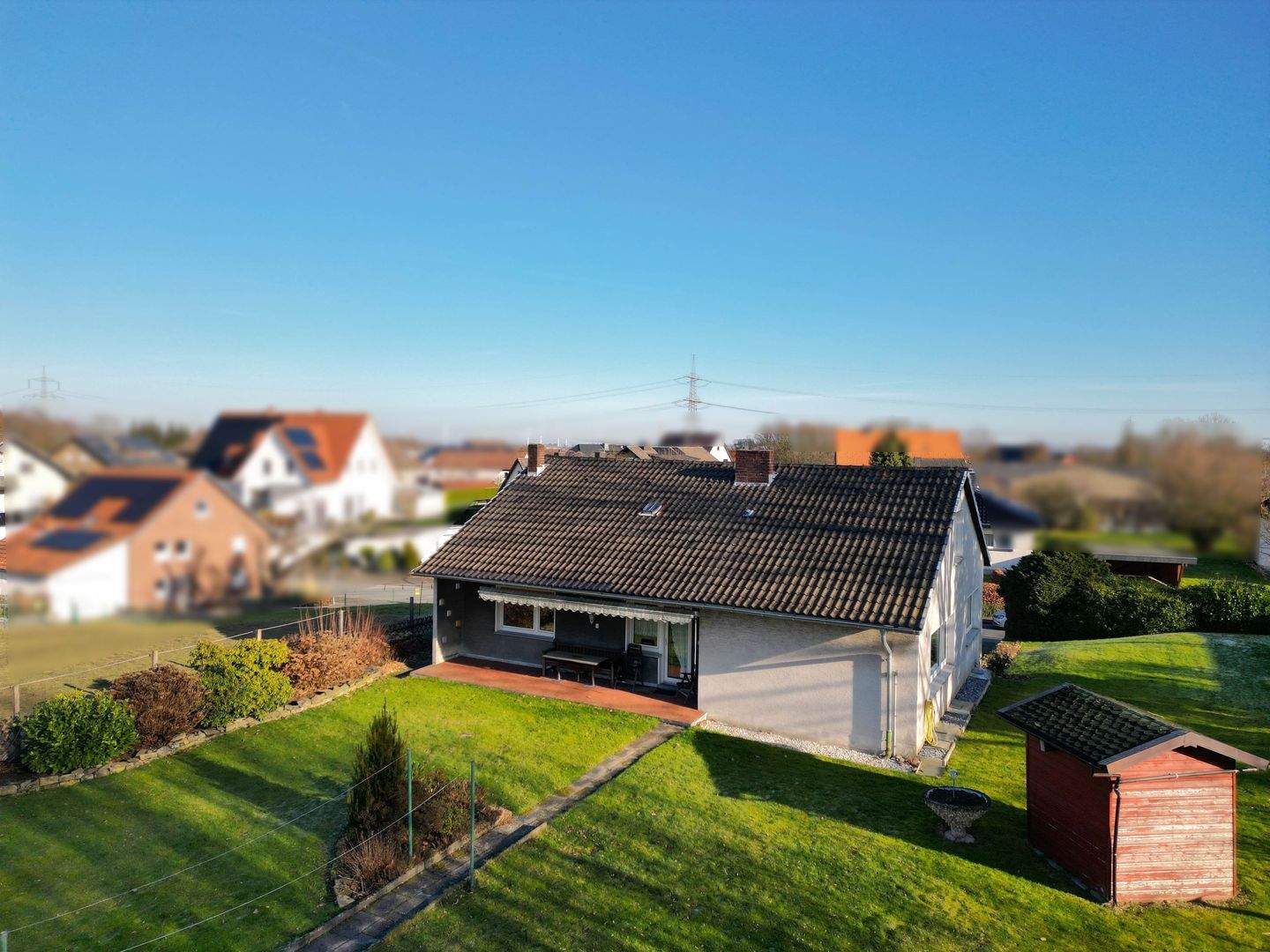 Zentral gelegenes, solides Wohnhaus auf großem Grundstück in Ense-Höingen – Ense – Bild 1 von 9
