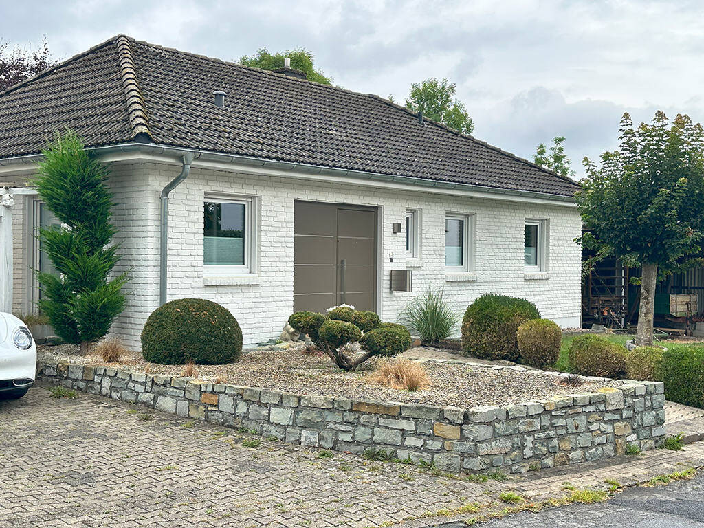 *Besichtigungsstopp* Wohnen zwischen Soest und Möhnesee: Einfamilienhaus mit schönem Grundstück in ruhiger Wohnlage von Soest-Lendringsen! – Soest – Bild 1 von 9