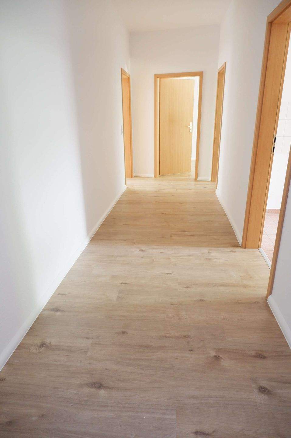 Modernes Laminat - Bad mit Fenster - West Balkon - 1. OG ! – Chemnitz – Vorschaubild 6