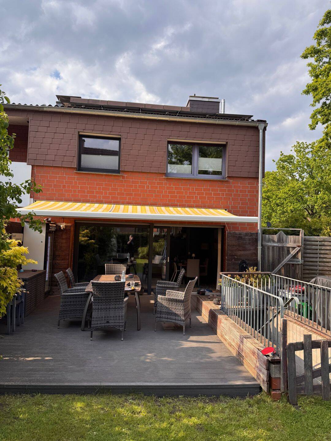 Familienfreundliches Reihenendhaus: PV, Garten, saniert
