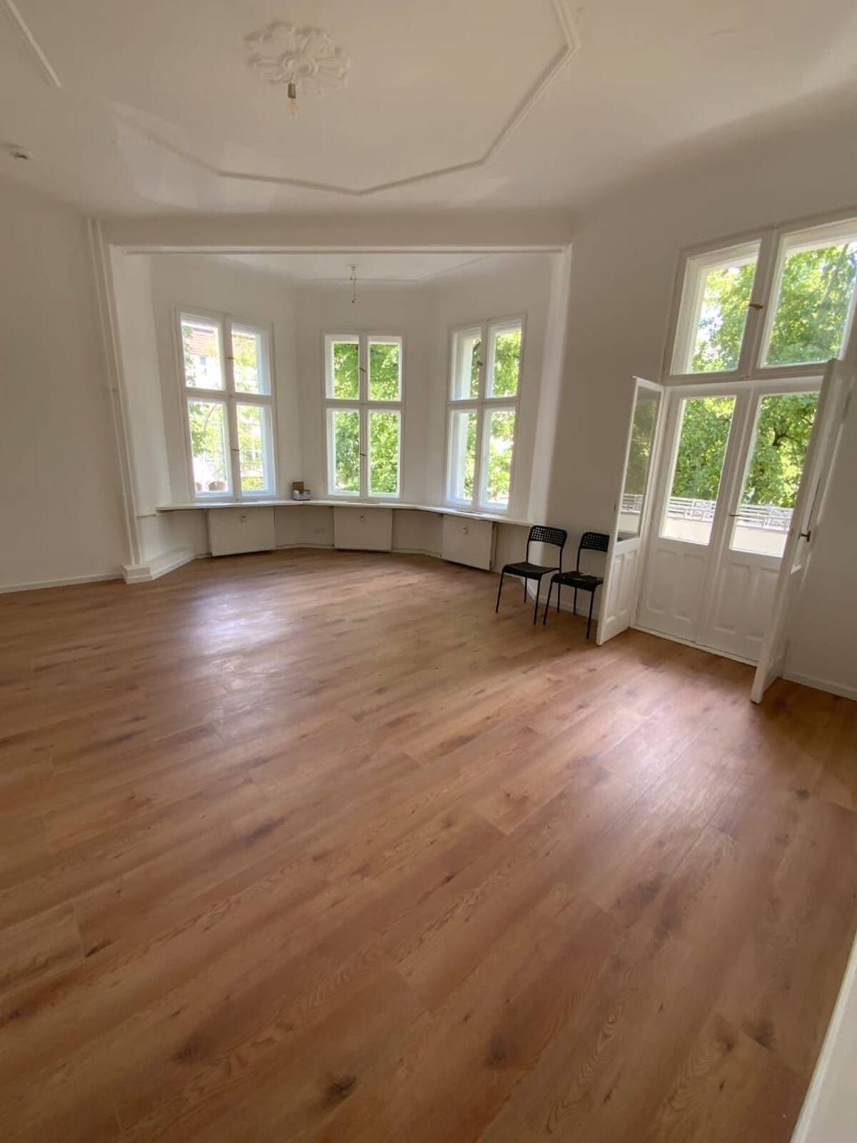 Großzügiger Altbau mit Stuck, hohen Decken & Balkon – ca. 110 m² in Spandau – 13585 Berlin – Bild 1 von 6