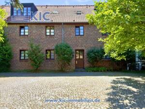Stilvolles Dachgeschoss-Apartment in historischer Hofanlage von Köln-Zündorf