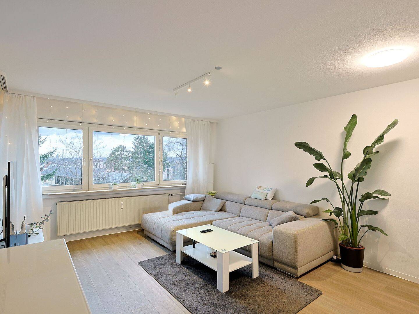 Gepflegte 3-Zimmer-Wohnung mit Balkon in guter Lage – Leonberg – Bild 1 von 6
