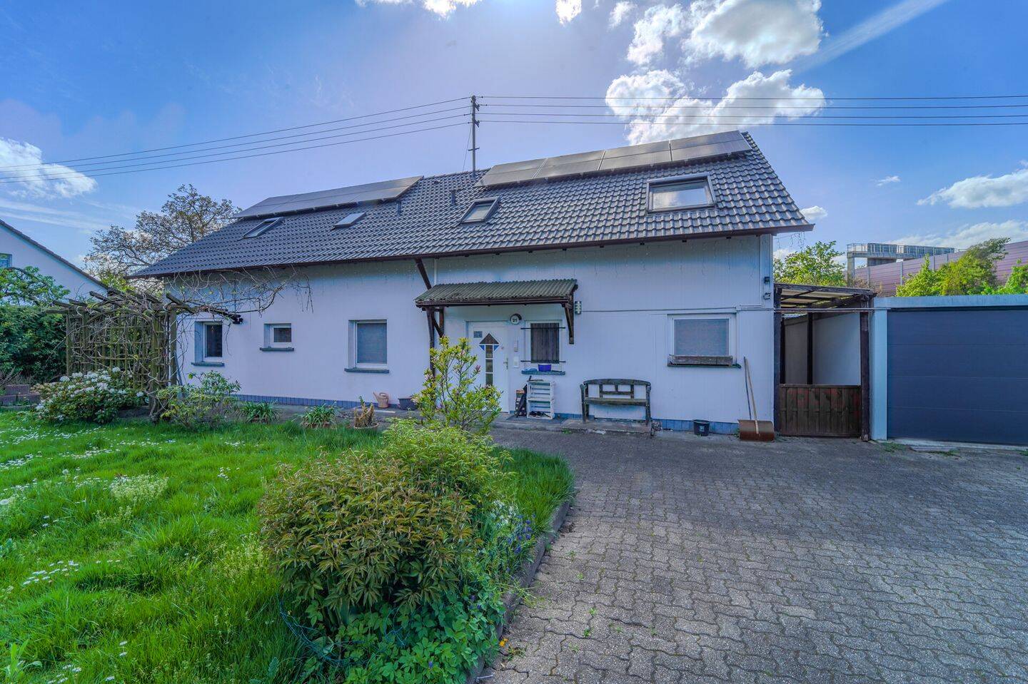 Viel Platz für viel Leben - freistehendes Einfamilienhaus in Karlsruhe Durlach – Karlsruhe – Vorschaubild 2