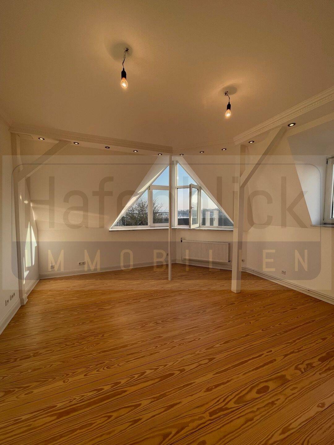 Top Lage ! Wasserblick-2 Zi- Wohnung- Sanierter Altbau-Denkmalschutz Abschreibung