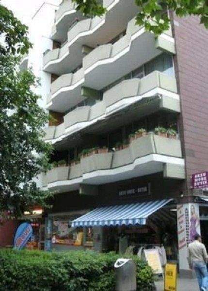 Renditeobjekt aus Eigenbestand, Provision frei; vermietete 4-Zimmer-Eigentumswohnung mit gr. Loggia, Garage, Pkw-Stplz in Köln-Ostheim – Köln – Vorschaubild 2
