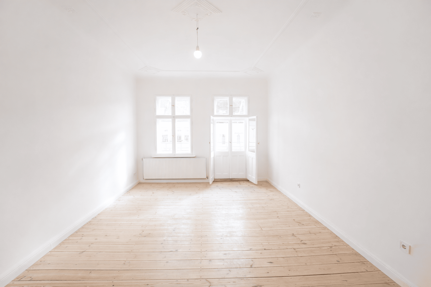 Renovierte 2,5-Zimmer-Altbauwohnung mit Südbalkon und bezugsfrei! (WE 46) – Berlin – Vorschaubild 2