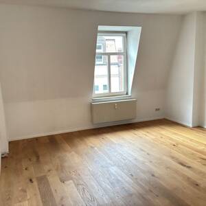 3-Zimmer-Wohnung in historischen Gebäude mit Balkon am Schillerplatz in Dresden - Hüblerstr. 2 – 1309 Dresden – Vorschaubild 5