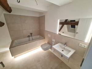 Moderne helle Dachgeschosswohnung mit Einbauküche, Stellplatz – 7743 Jena – Vorschaubild 7