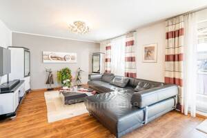 Großzügig & hochwertig: Maisonettewohnung mit Sonnenbalkon und Stellplatz! – 50769 Köln – Vorschaubild 2