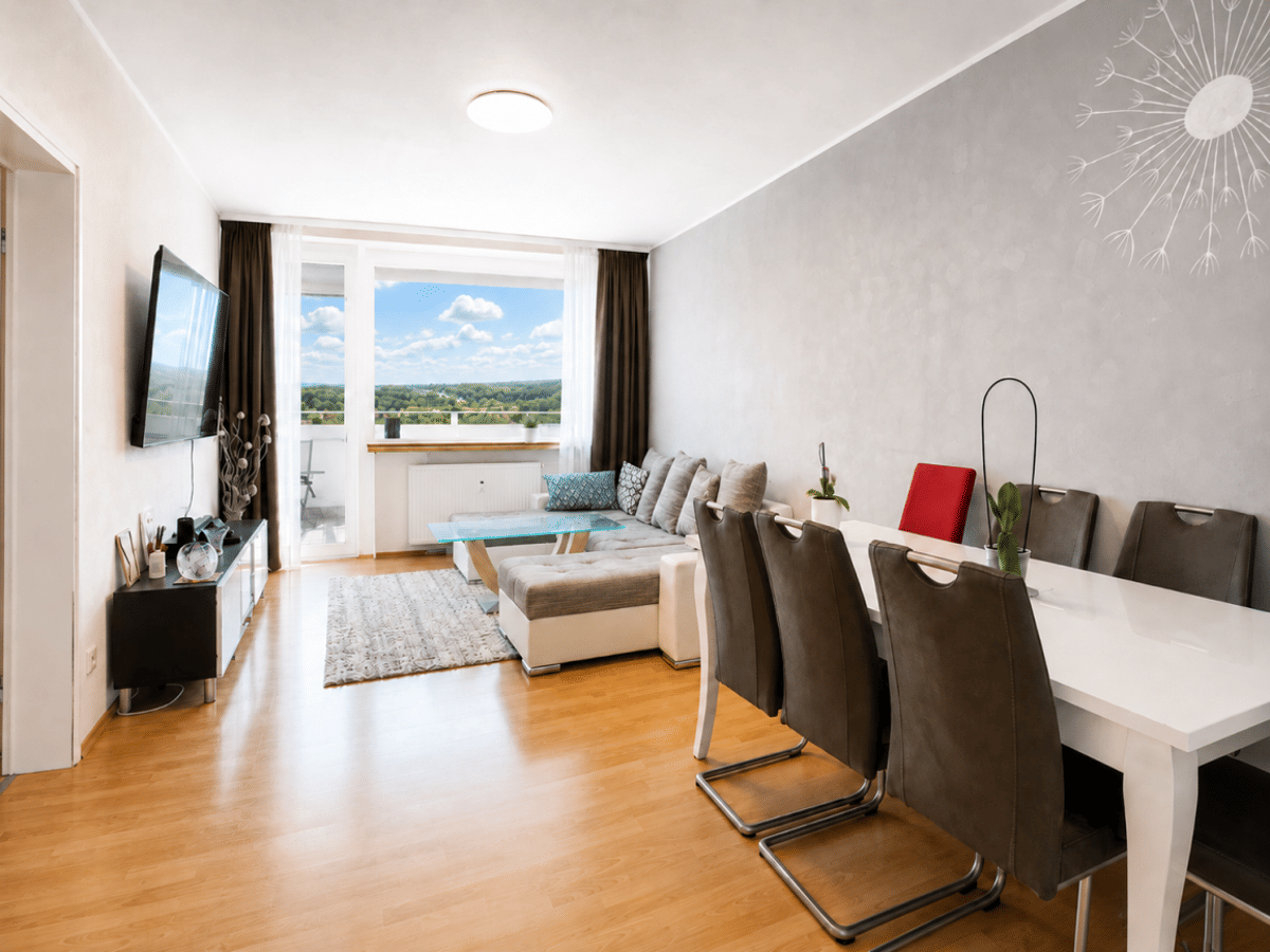 Sonnige 2-Zimmer-Wohnung mit Süd-Balkon, Aufzug und Tiefgaragenplatz – 51377 Leverkusen – Bild 1 von 9