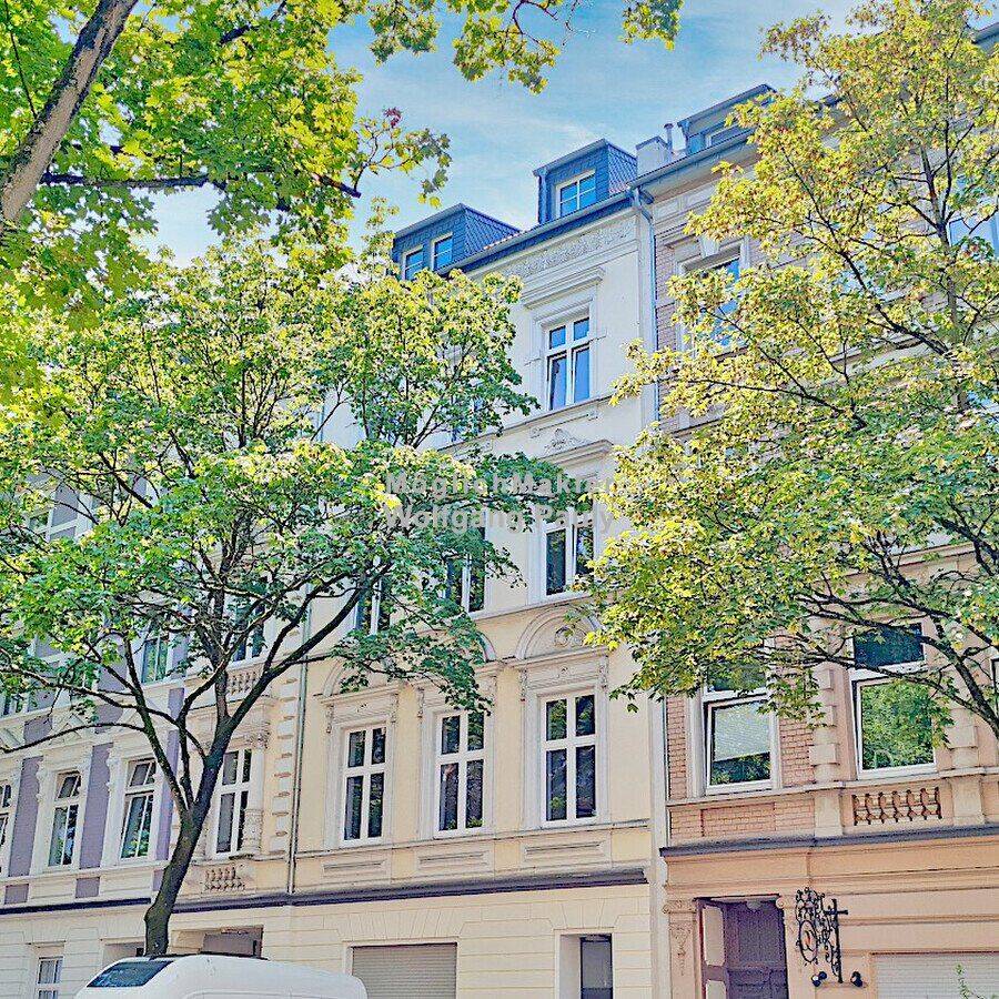 Deckenhöhen bis zu 4,50m ++ XXL-Türen/ Balkon/ perfekter Weitblick