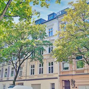 Deckenhöhen bis zu 4,50m ++ XXL-Türen/ Balkon/ perfekter Weitblick