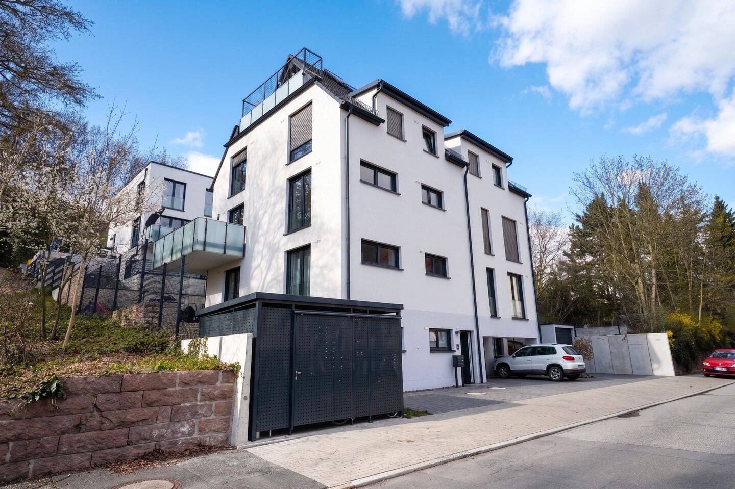 Stilvolle Neubau-Maisonettewohnung mit Aufzug, Dachterrasse und eigener Garage