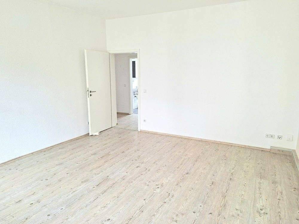 !! 2-Zimmer-Wohnung mit Balkon und PKW-Stellplatz im Lutherviertel !! – Chemnitz – Vorschaubild 2