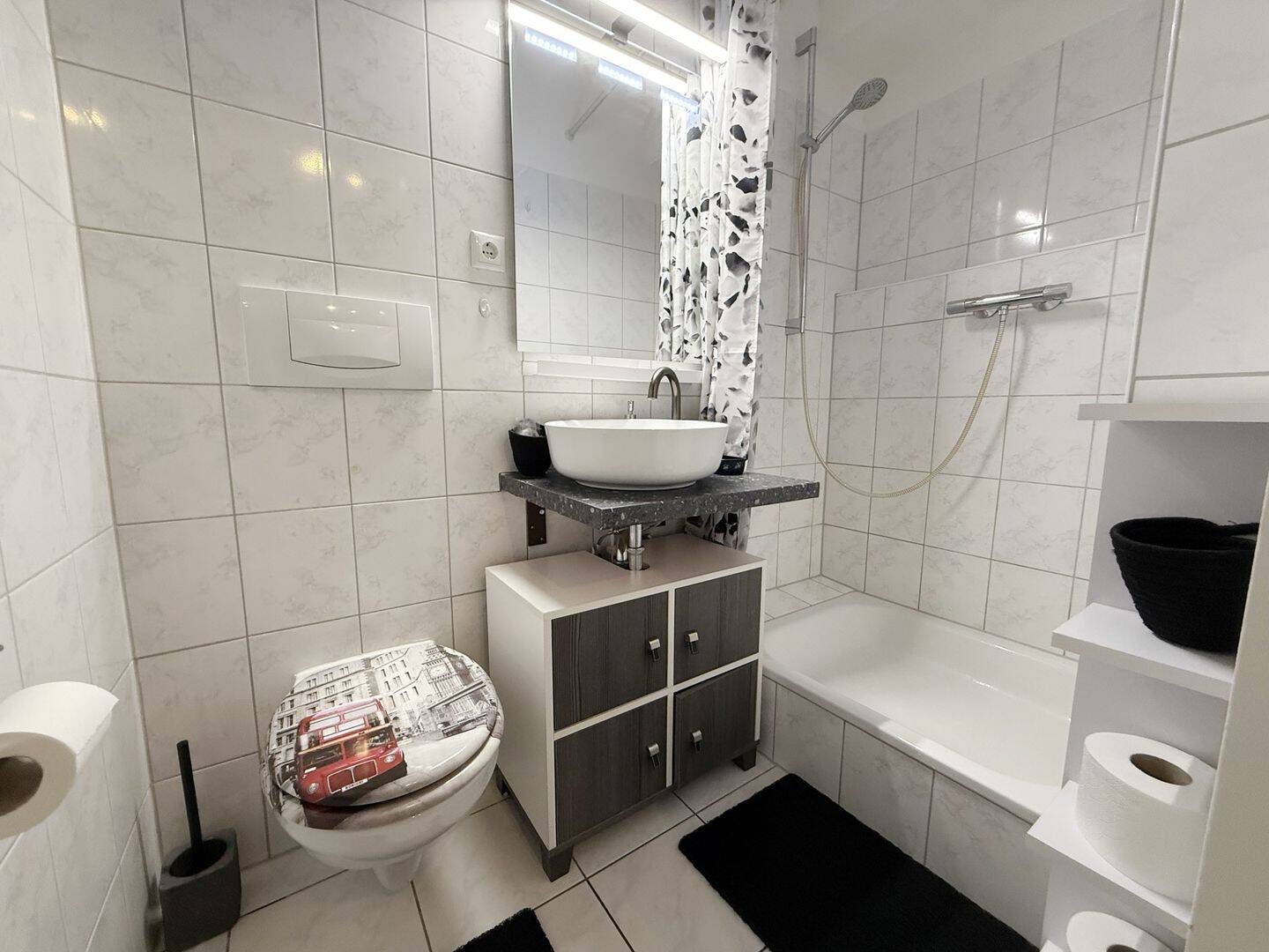 "Kuscheliges Nest" Gemütliches 1-Zimmer-Appartement mit freiem Blick und großer verglaster Ostloggia in München - Oly... – München – Vorschaubild 7